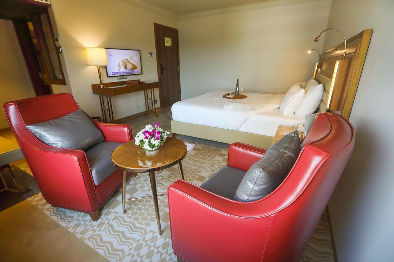 The Grandeur Boutique Hotel Mumbai Exterior photo